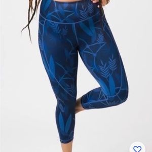 ZYIA Pocket Light n Tight Hi-Rise Capri 20"
New with tags